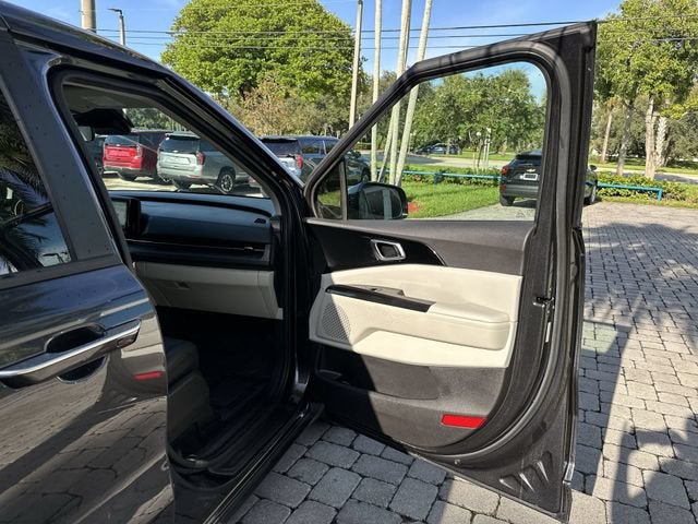 2023 Kia Carnival EX