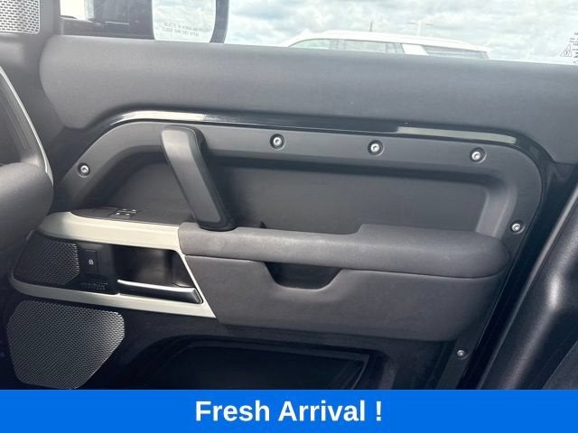2023 Land Rover Defender SE