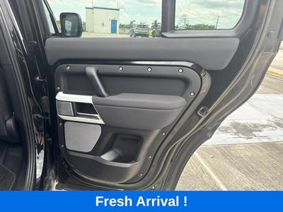 2023 Land Rover Defender SE