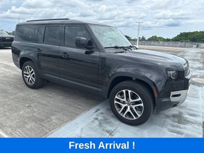 2023 Land Rover Defender SE
