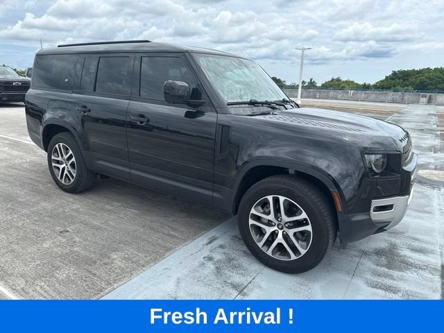 2023 Land Rover Defender SE