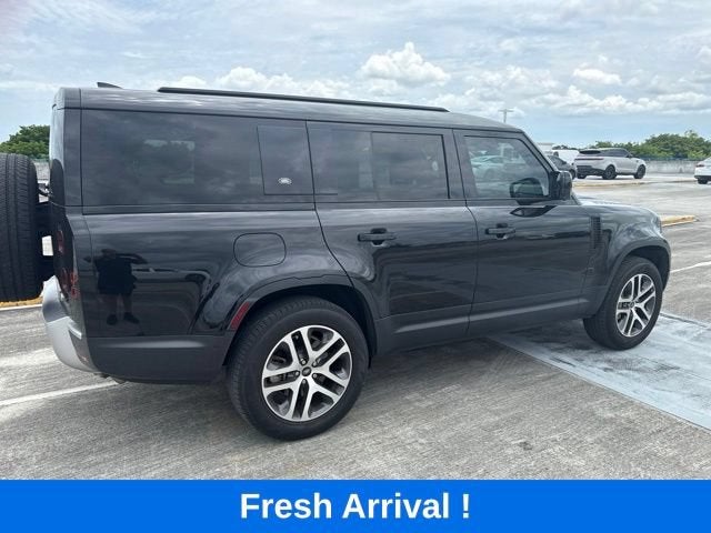 2023 Land Rover Defender SE