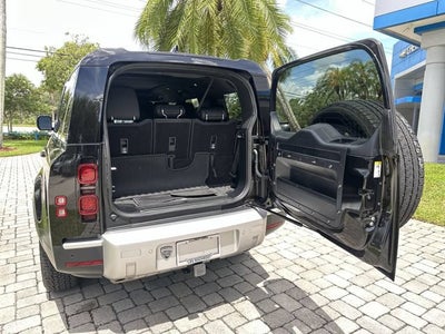 2023 Land Rover Defender SE