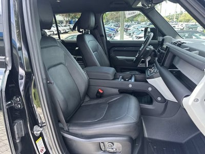 2023 Land Rover Defender SE