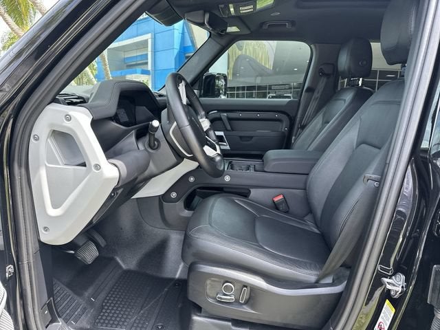 2023 Land Rover Defender SE