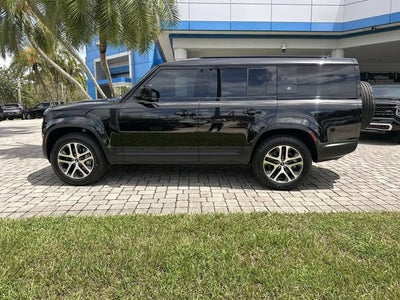 2023 Land Rover Defender SE