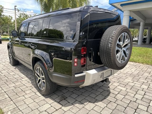 2023 Land Rover Defender SE