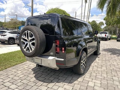 2023 Land Rover Defender SE