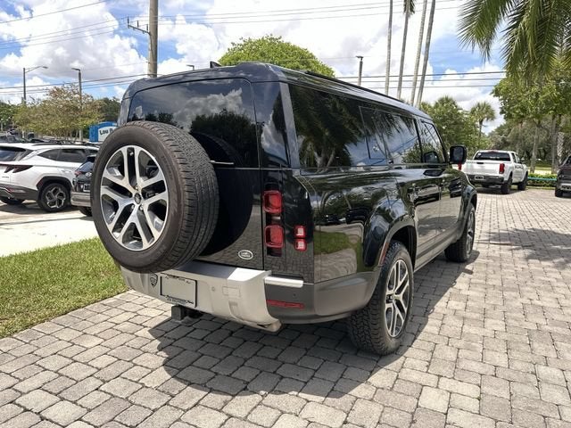 2023 Land Rover Defender SE
