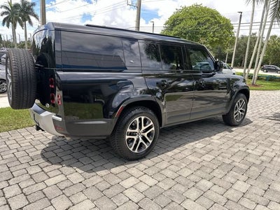 2023 Land Rover Defender SE