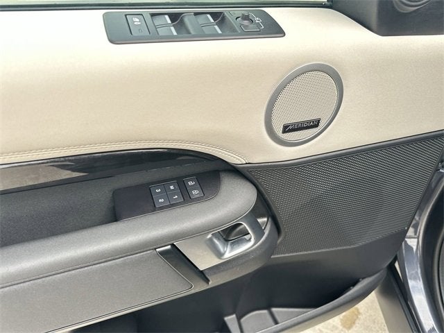 2025 Land Rover Discovery S