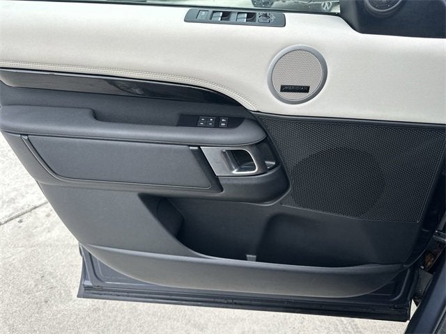 2025 Land Rover Discovery S