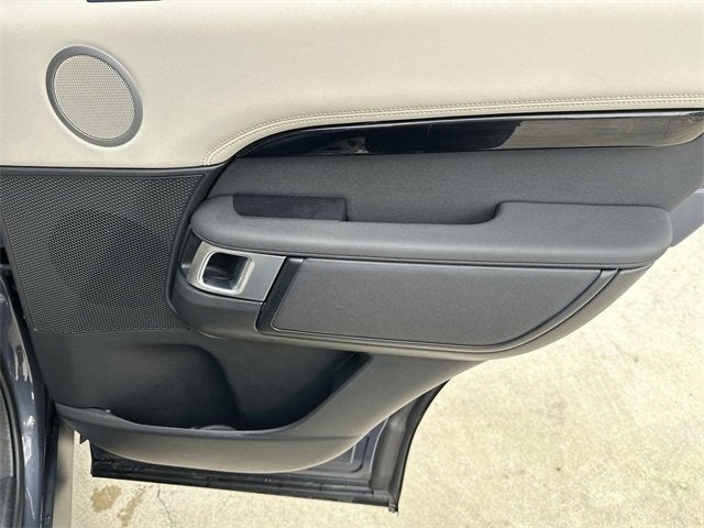 2025 Land Rover Discovery S