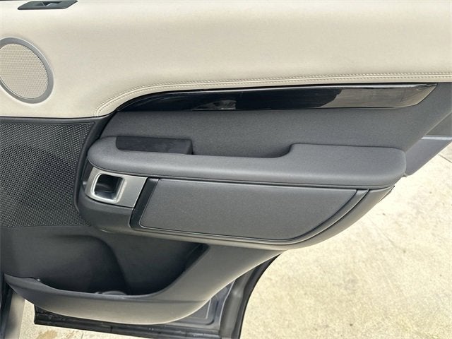 2025 Land Rover Discovery S