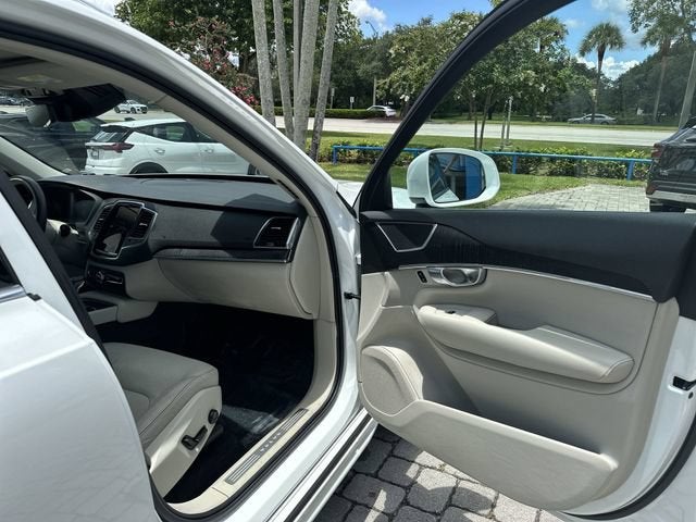 2020 Volvo XC90 Momentum