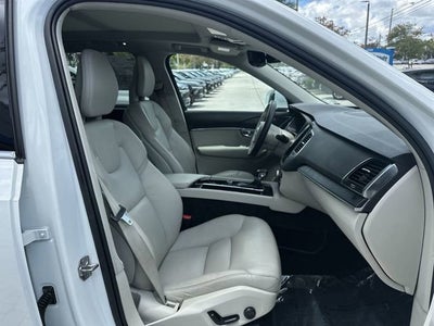2020 Volvo XC90 Momentum