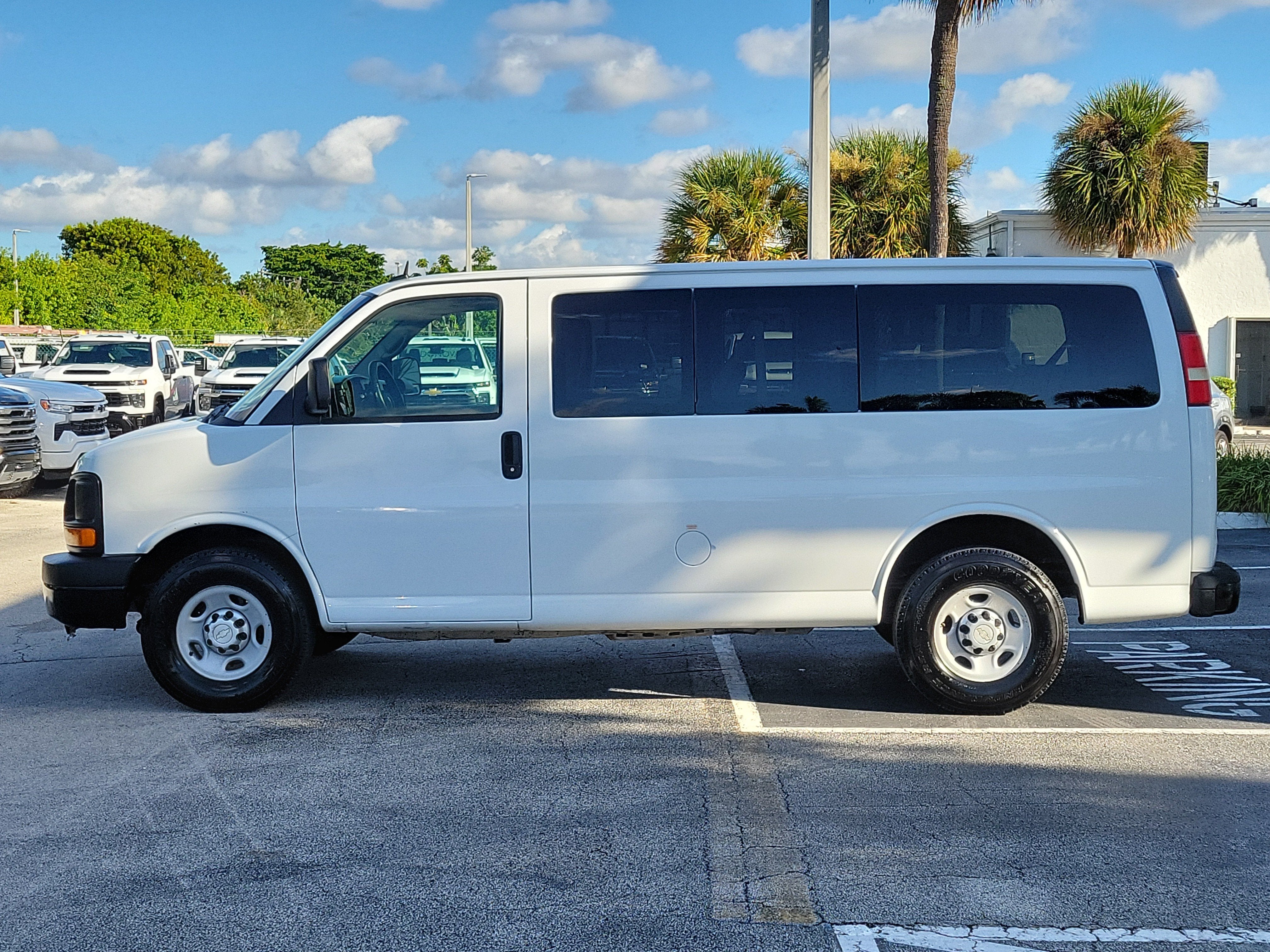2014 Chevrolet Express Passenger 2500 LS