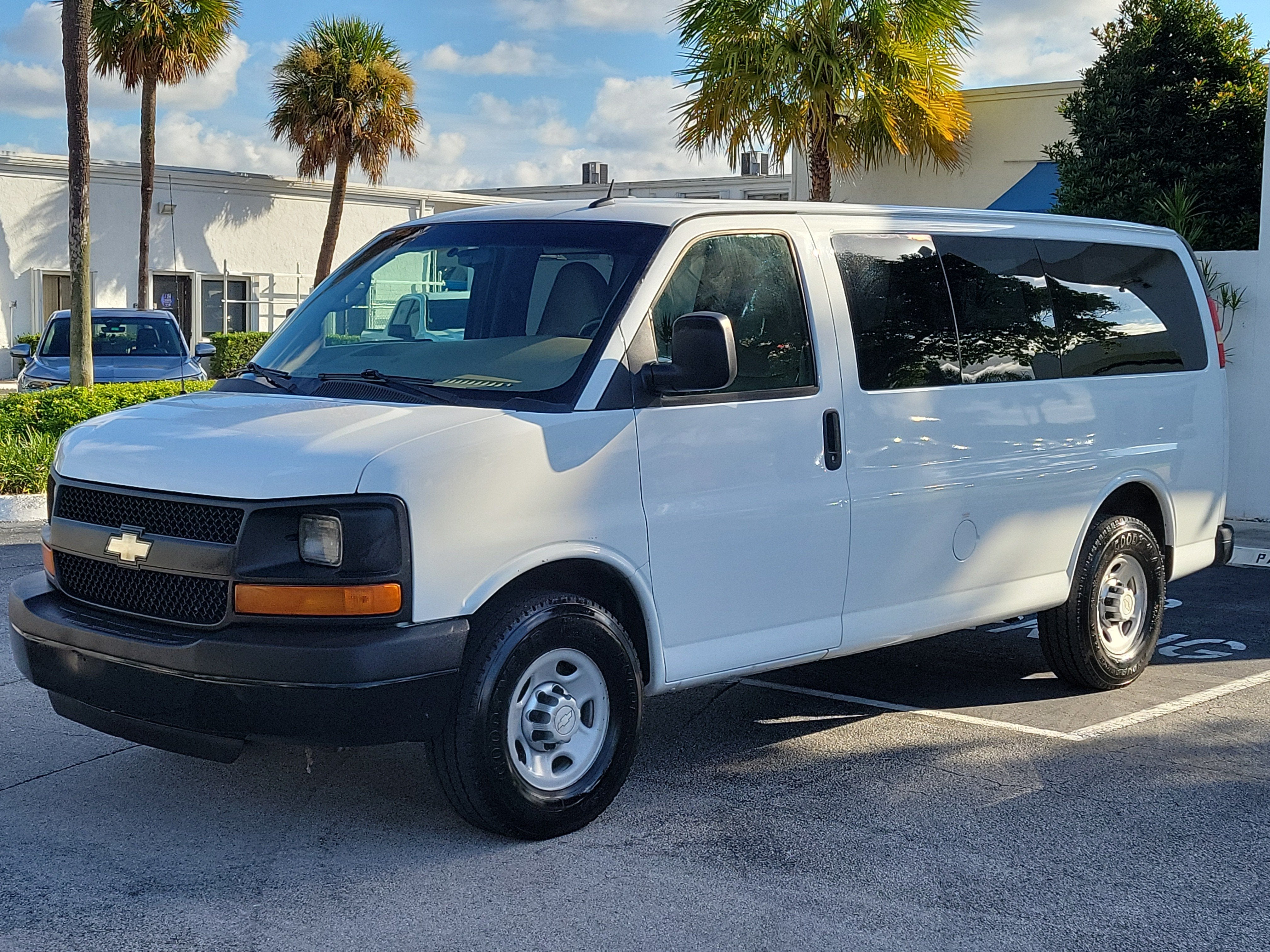 2014 Chevrolet Express Passenger 2500 LS