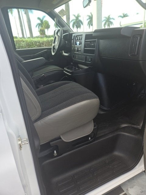 2025 Chevrolet Express Cargo WT