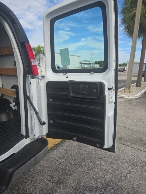 2025 Chevrolet Express Cargo WT