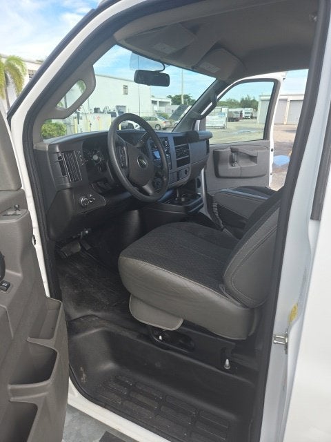 2025 Chevrolet Express Cargo WT