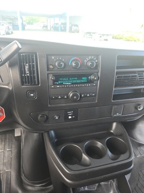 2025 Chevrolet Express Cargo WT