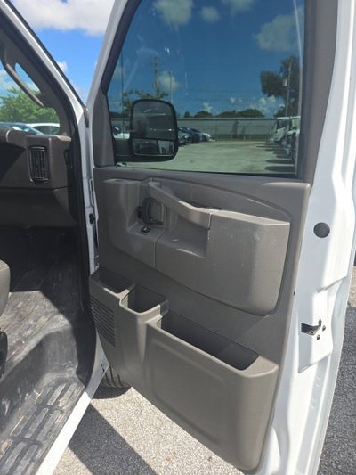 2025 Chevrolet Express Cargo WT