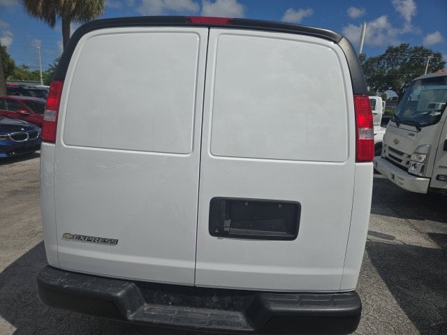2025 Chevrolet Express Cargo WT