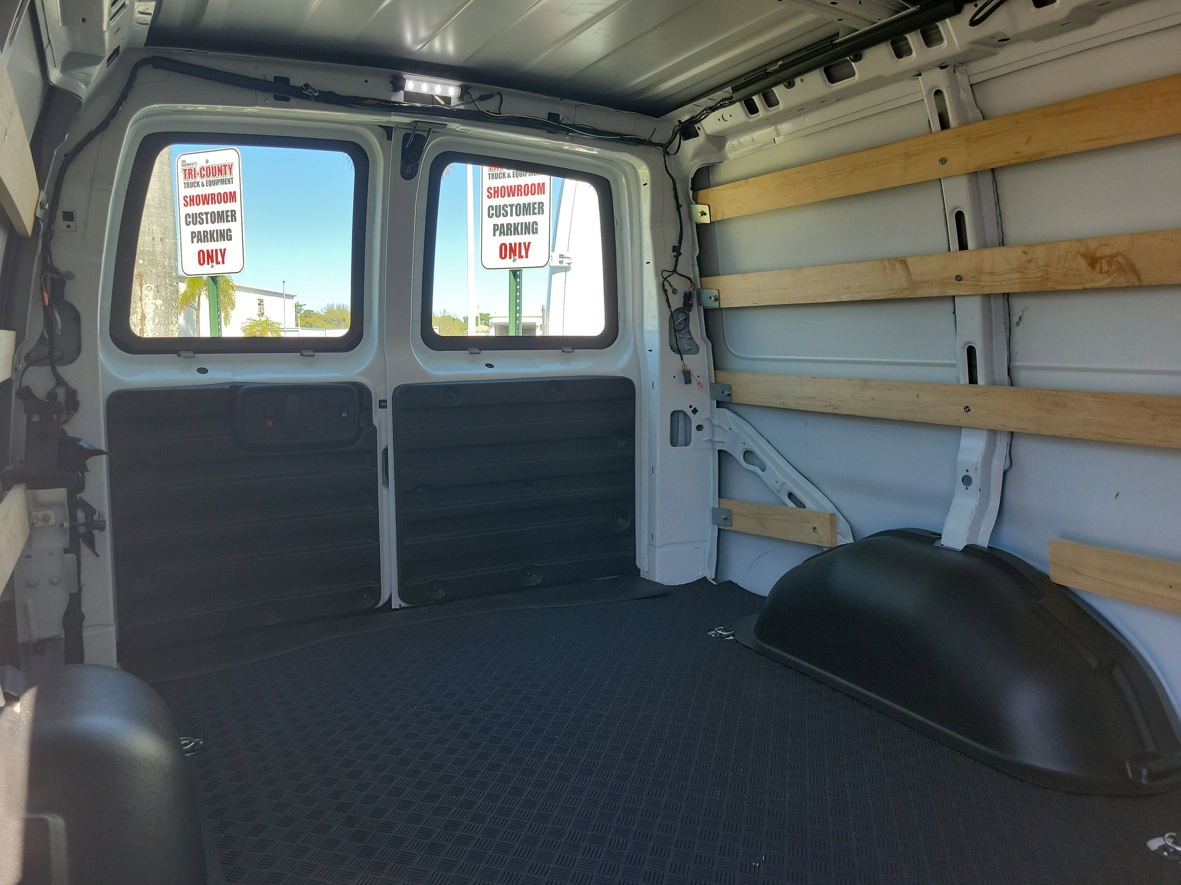 2024 Chevrolet Express Cargo 2500 WT