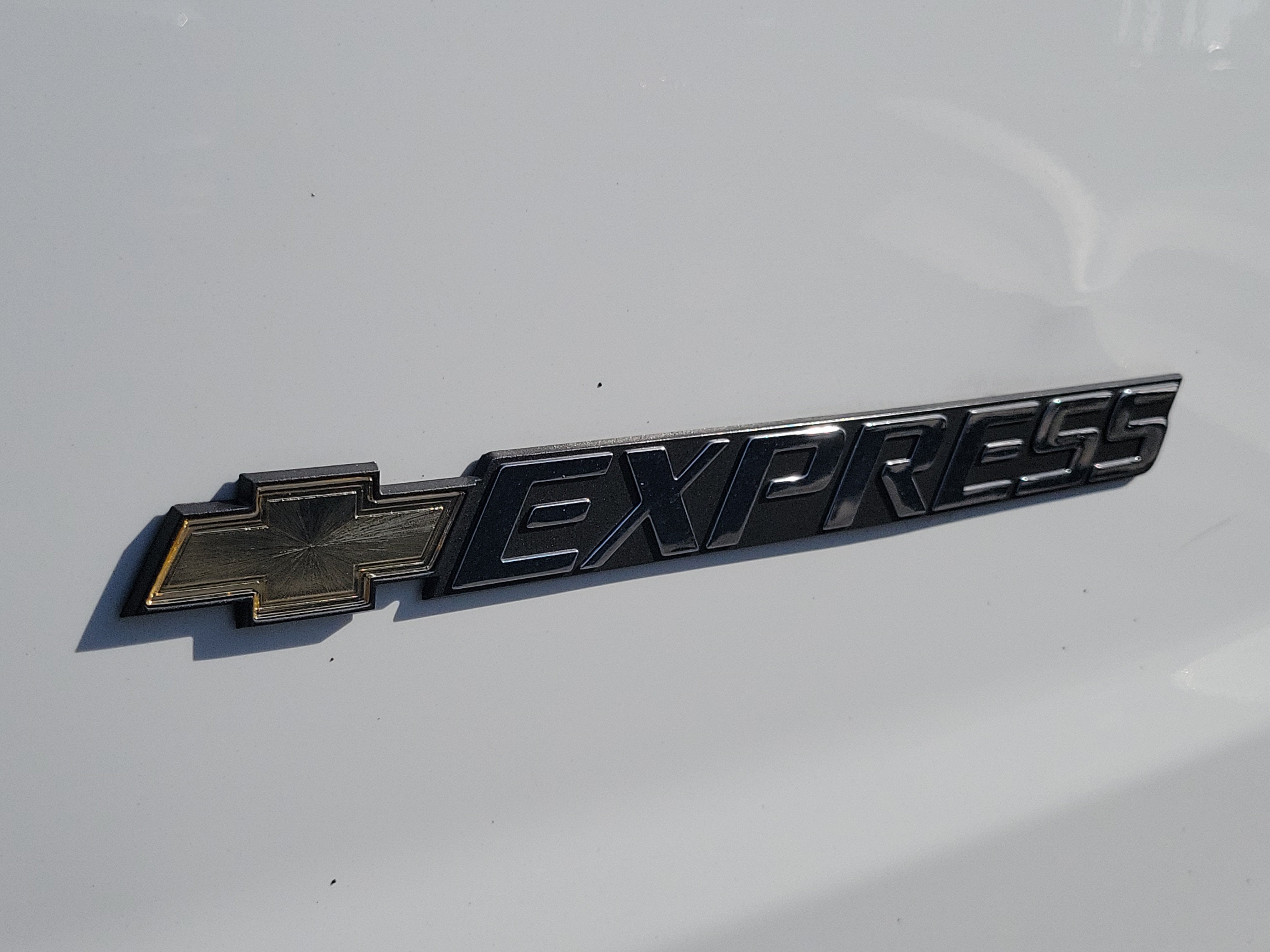 2025 Chevrolet Express Cargo WT