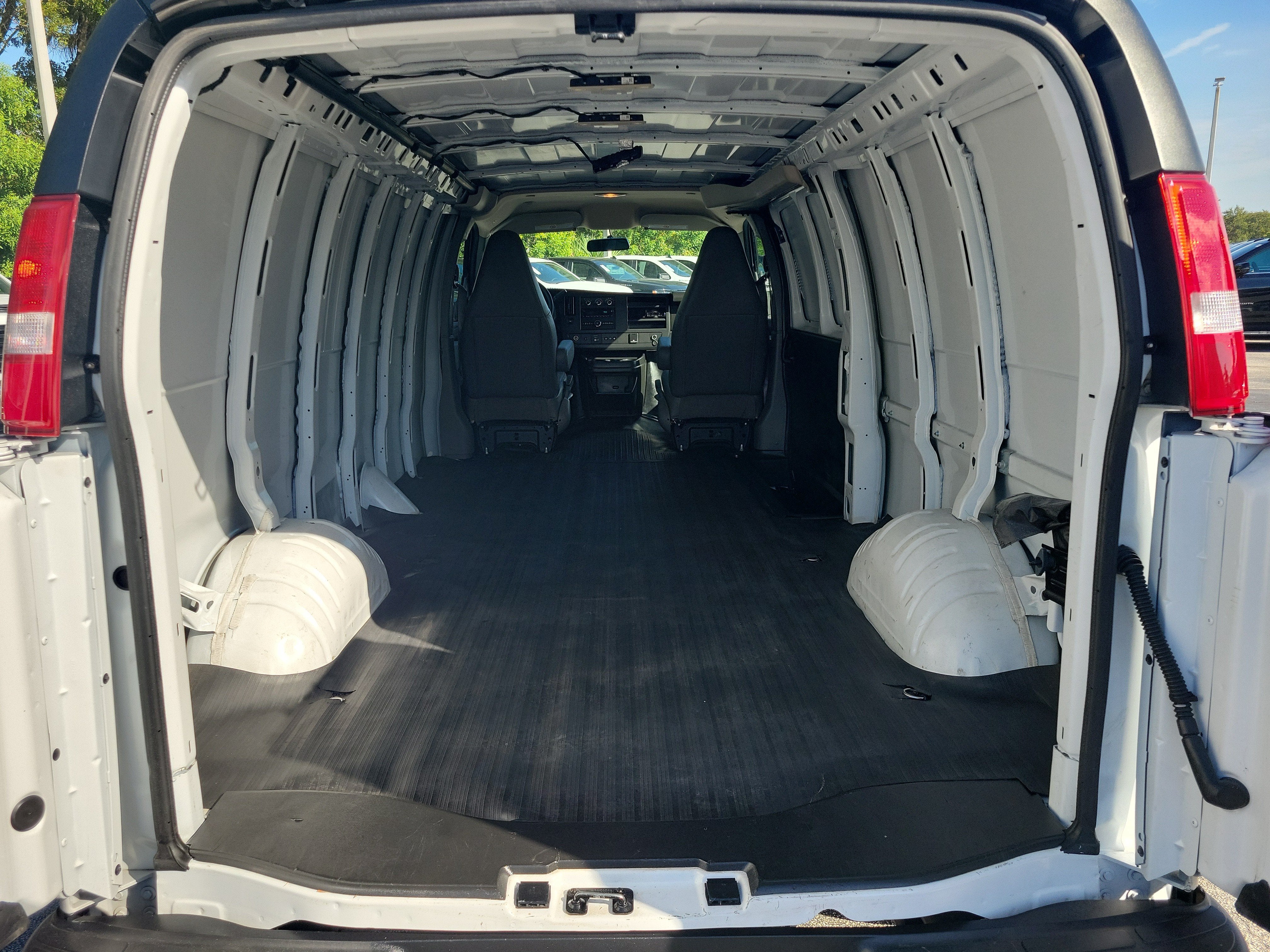 2025 Chevrolet Express Cargo WT
