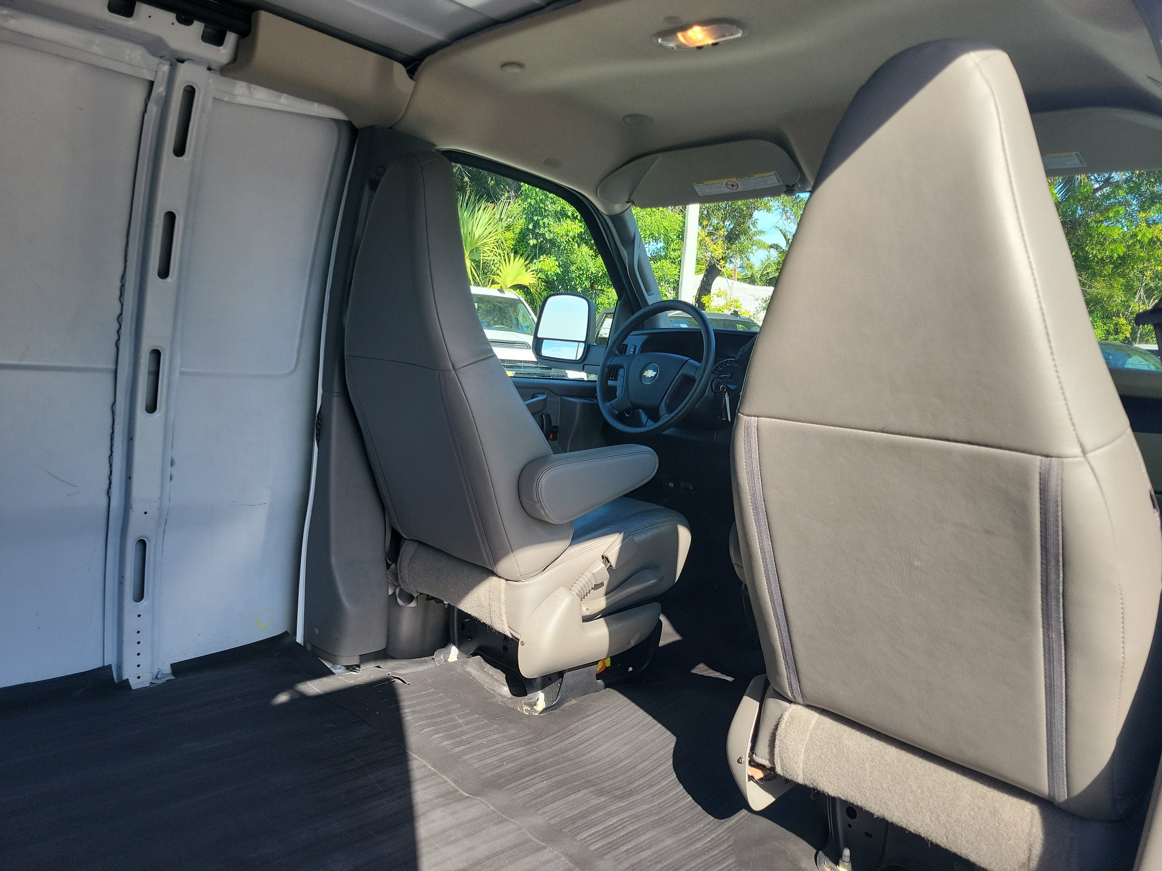 2025 Chevrolet Express Cargo WT