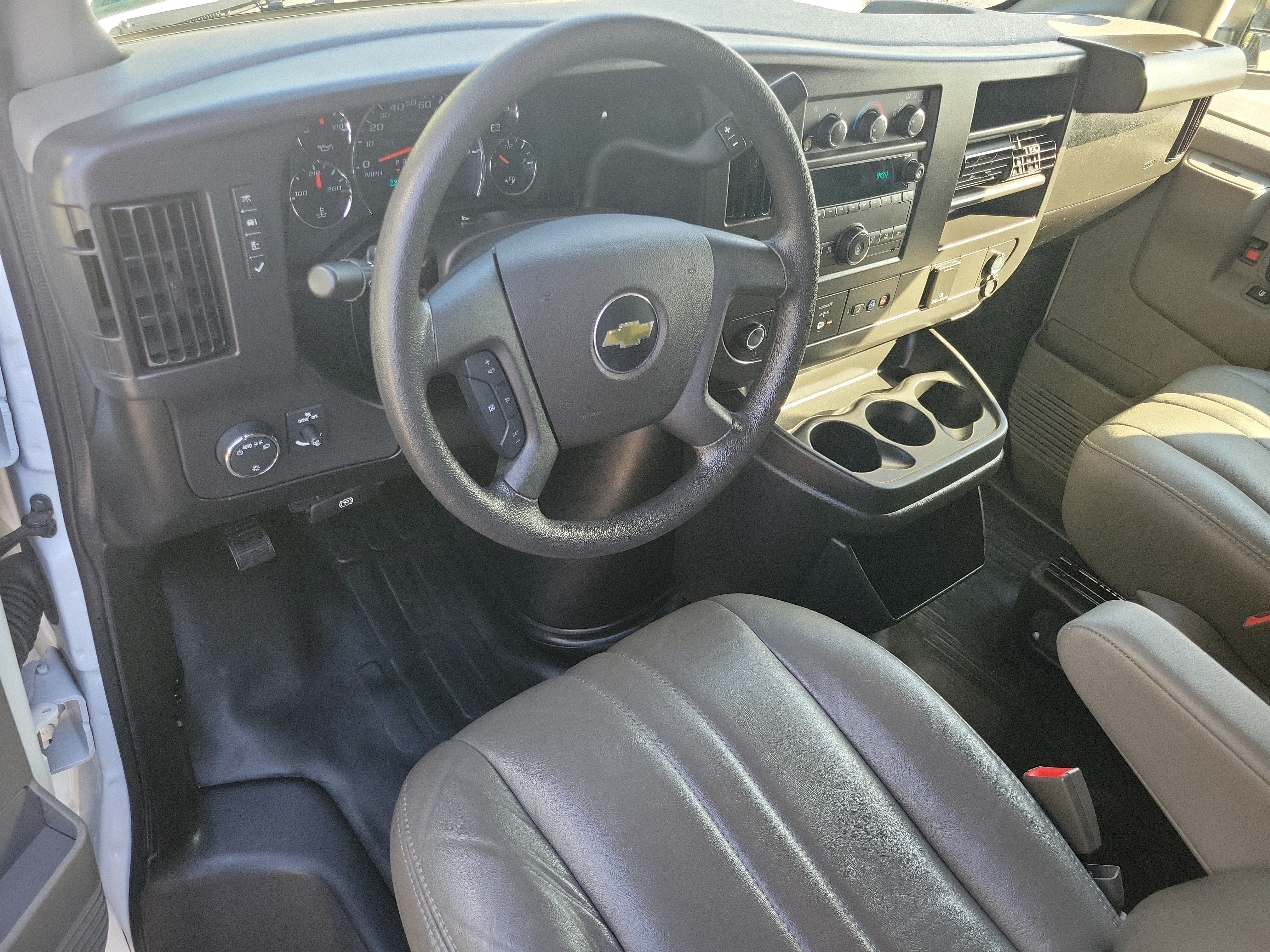 2025 Chevrolet Express Cargo WT