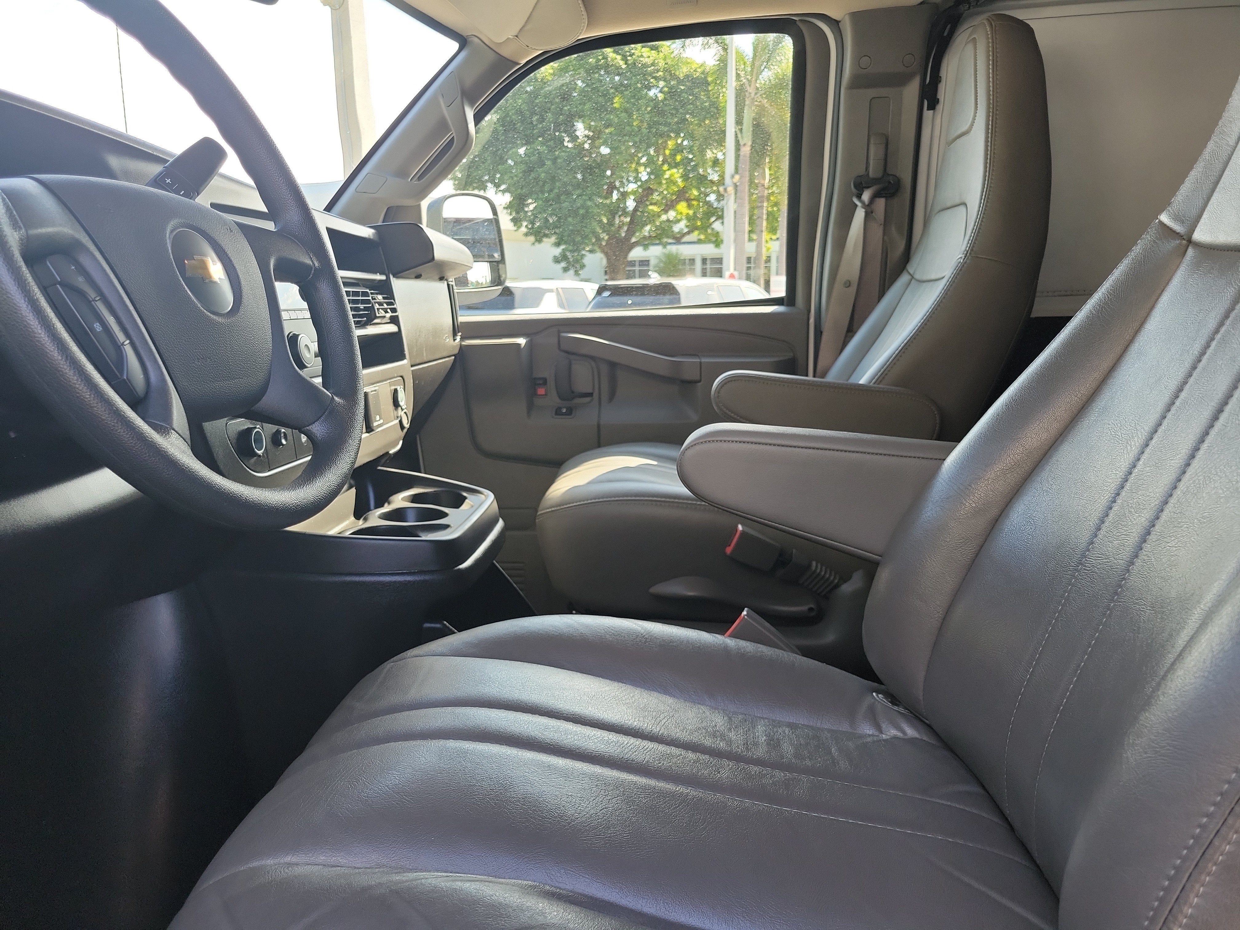 2025 Chevrolet Express Cargo WT