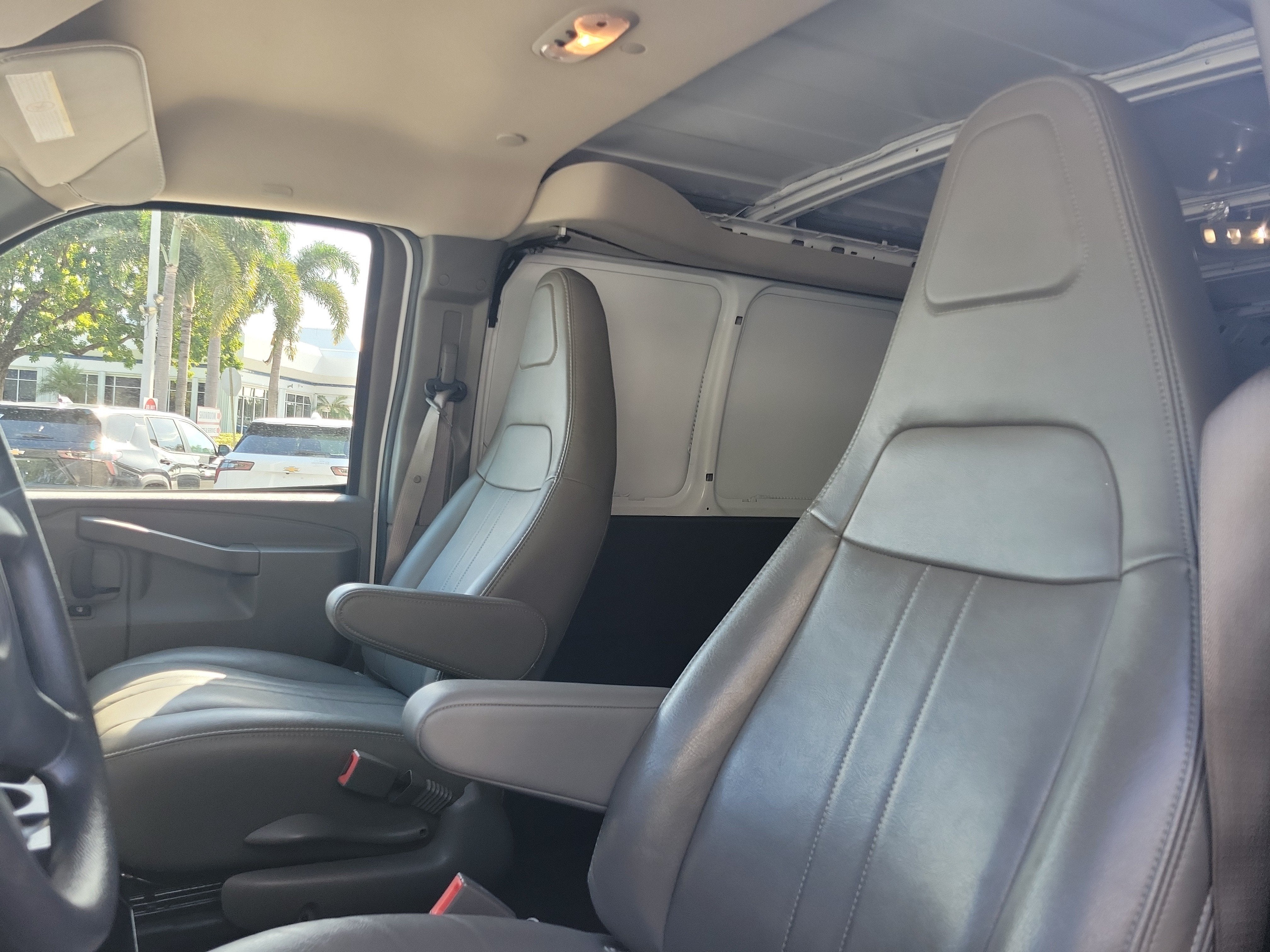 2025 Chevrolet Express Cargo WT