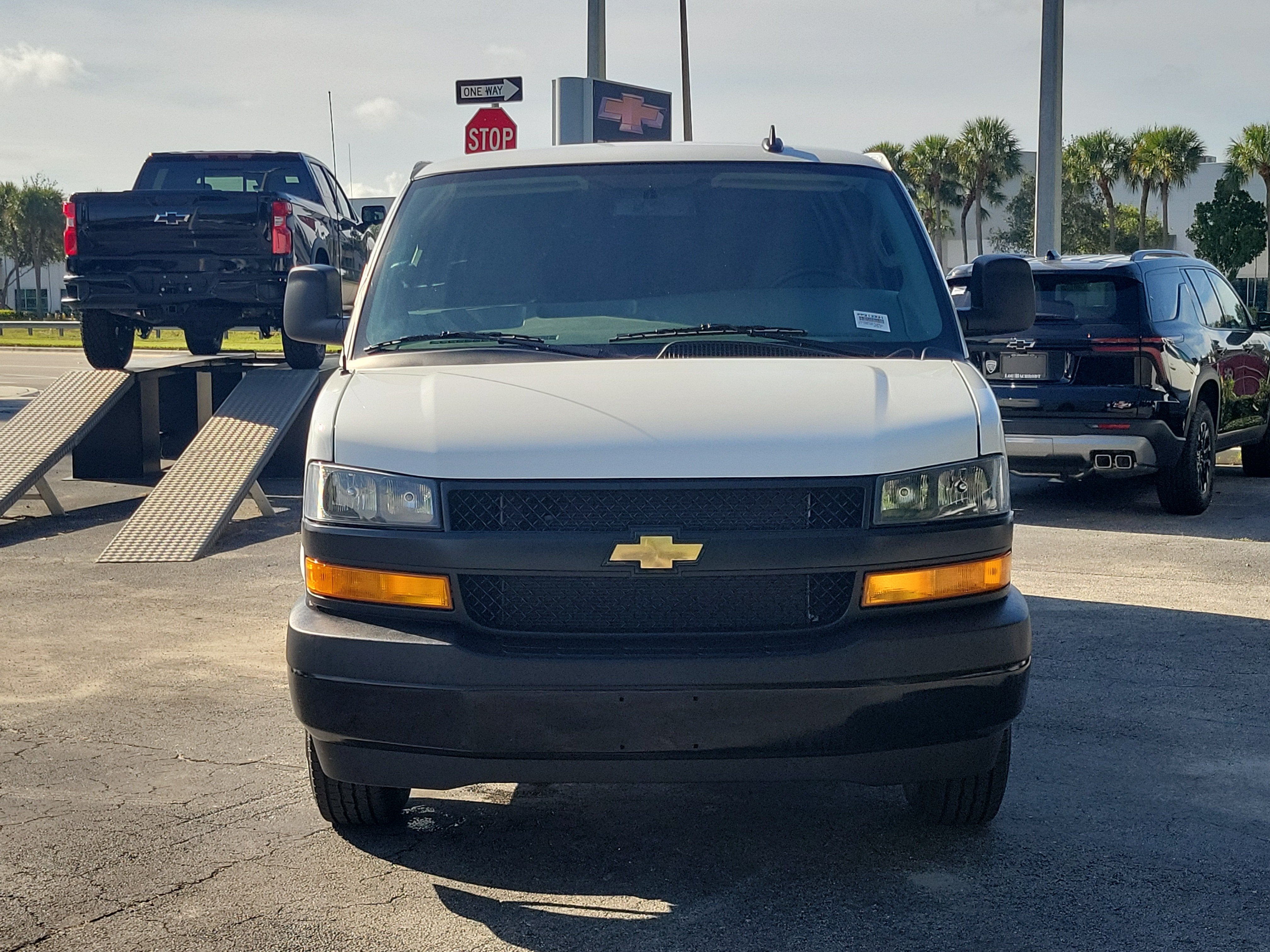 2025 Chevrolet Express Cargo WT