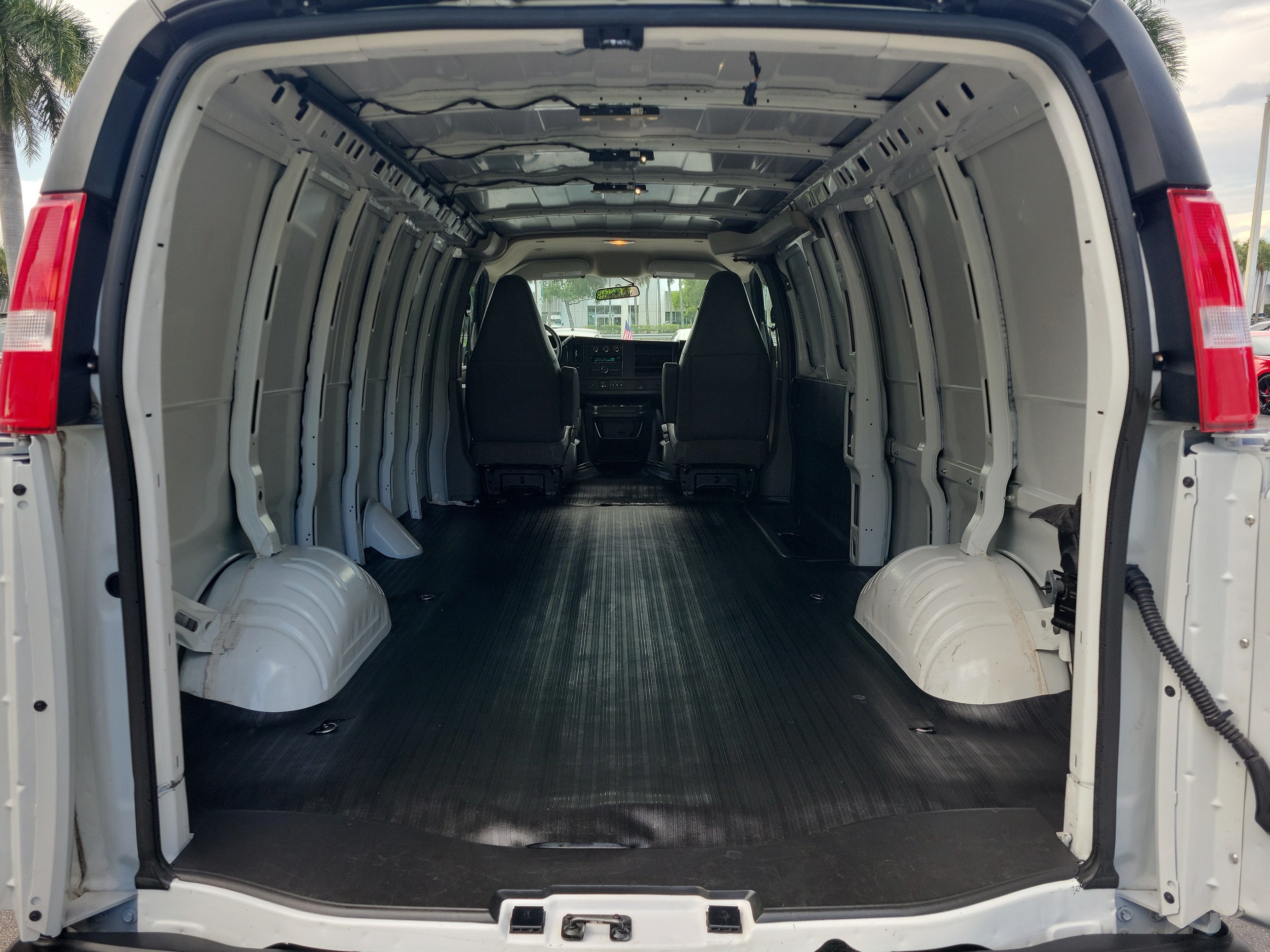 2025 Chevrolet Express Cargo WT