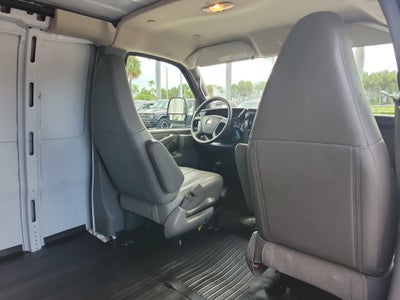 2025 Chevrolet Express Cargo WT