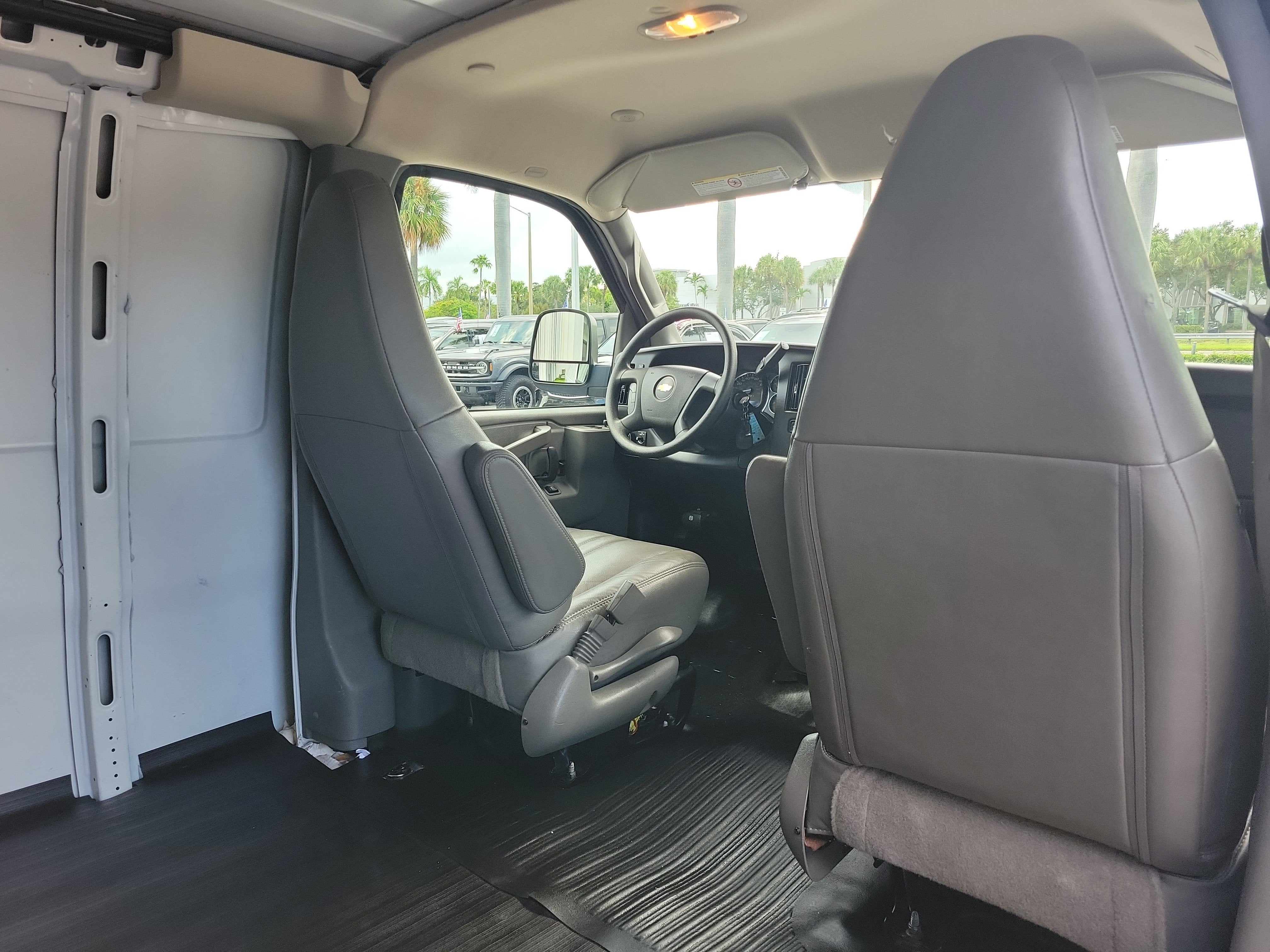 2025 Chevrolet Express Cargo WT