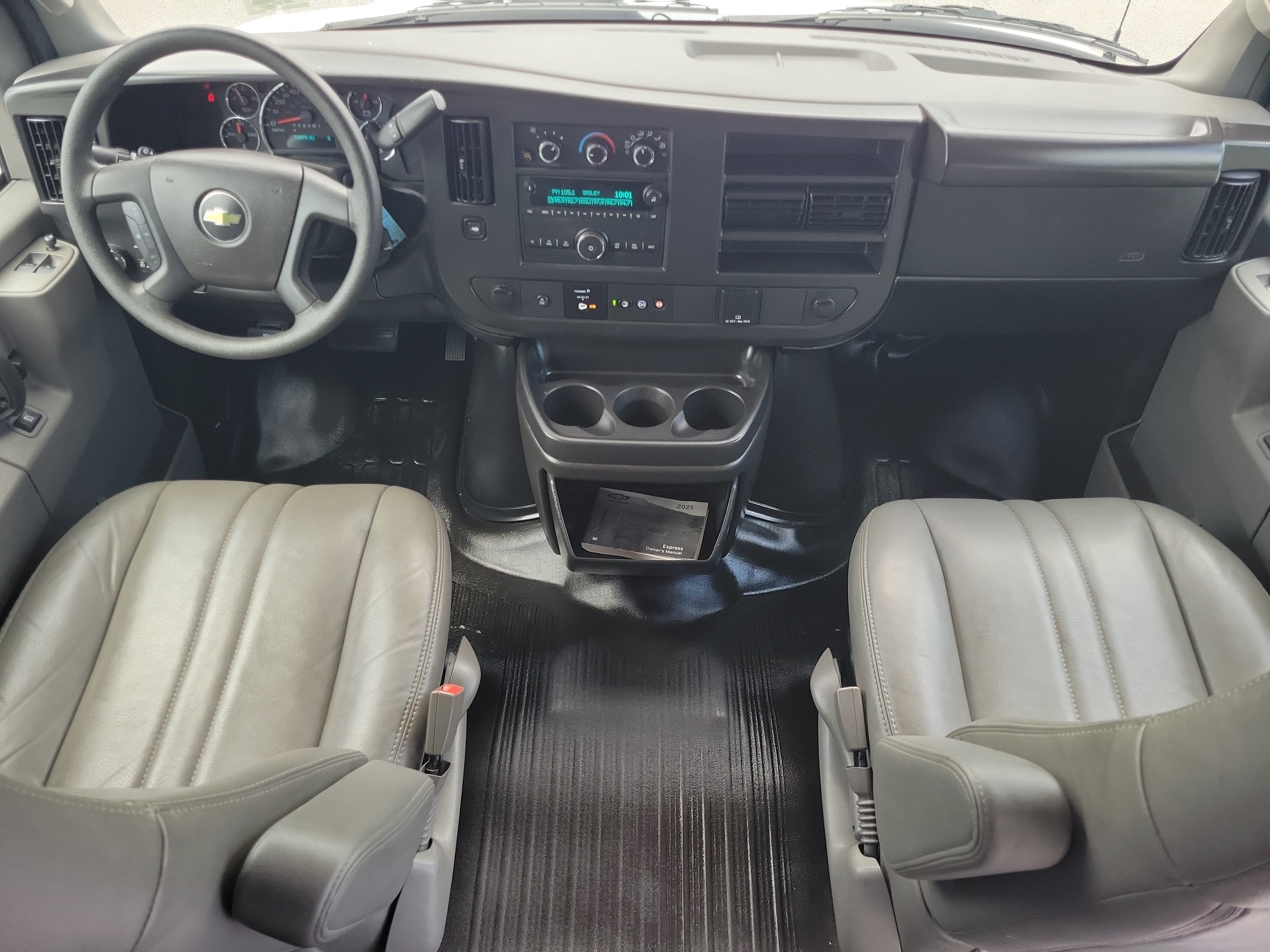 2025 Chevrolet Express Cargo WT