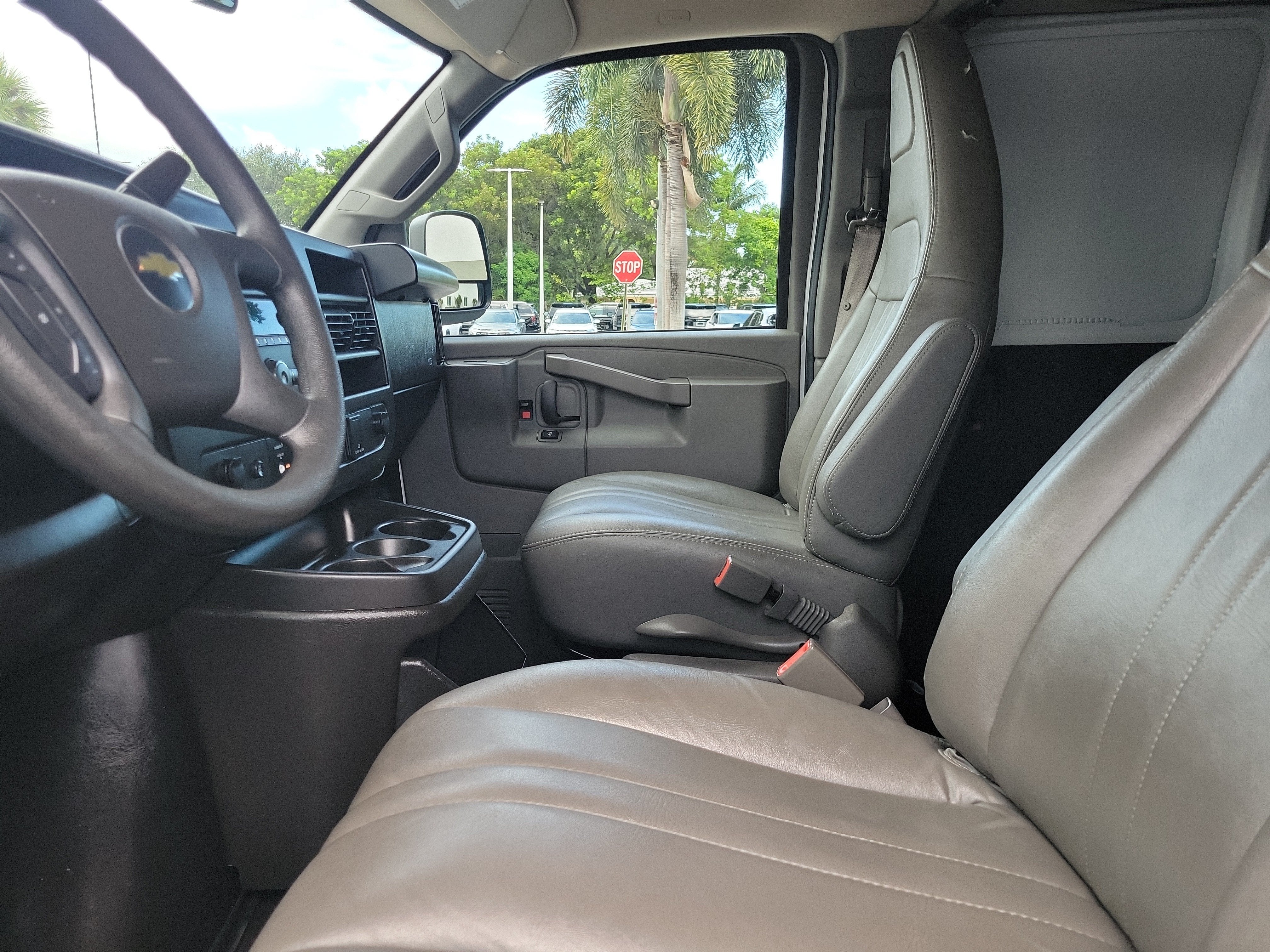 2025 Chevrolet Express Cargo WT