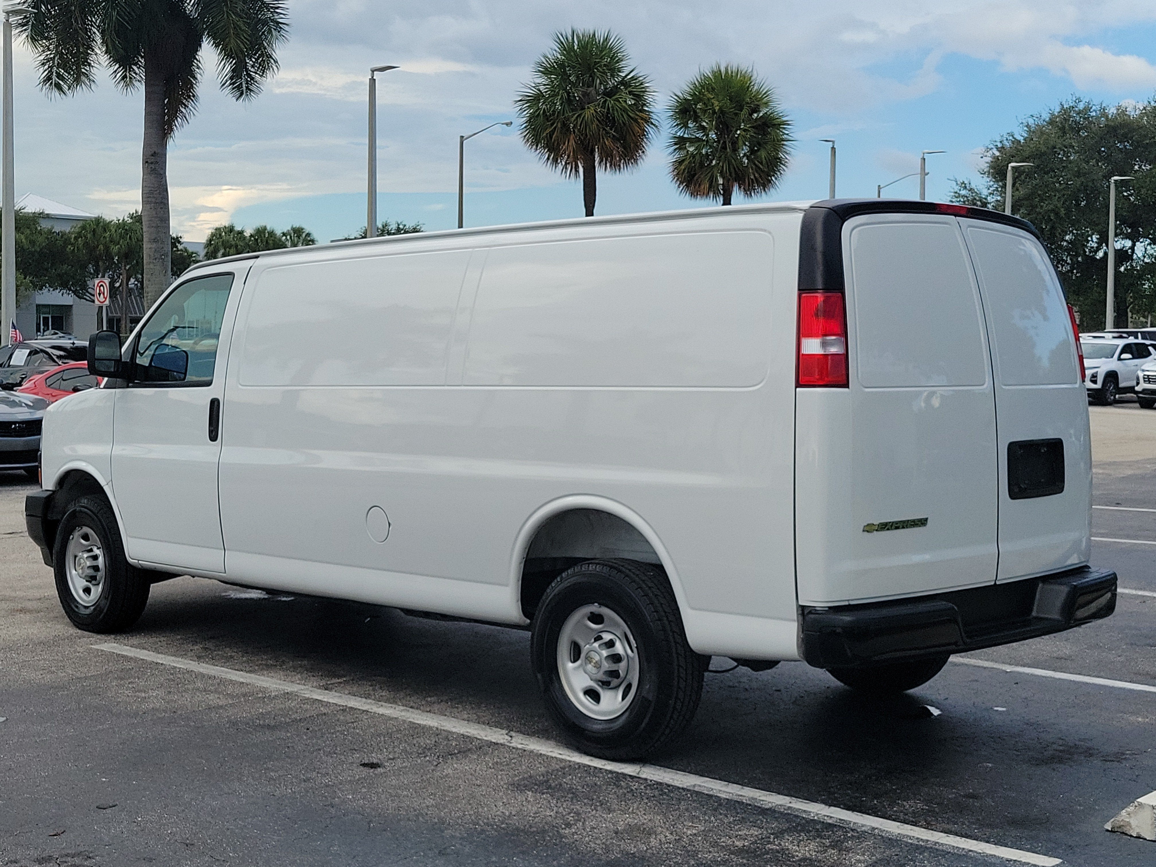 2025 Chevrolet Express Cargo WT