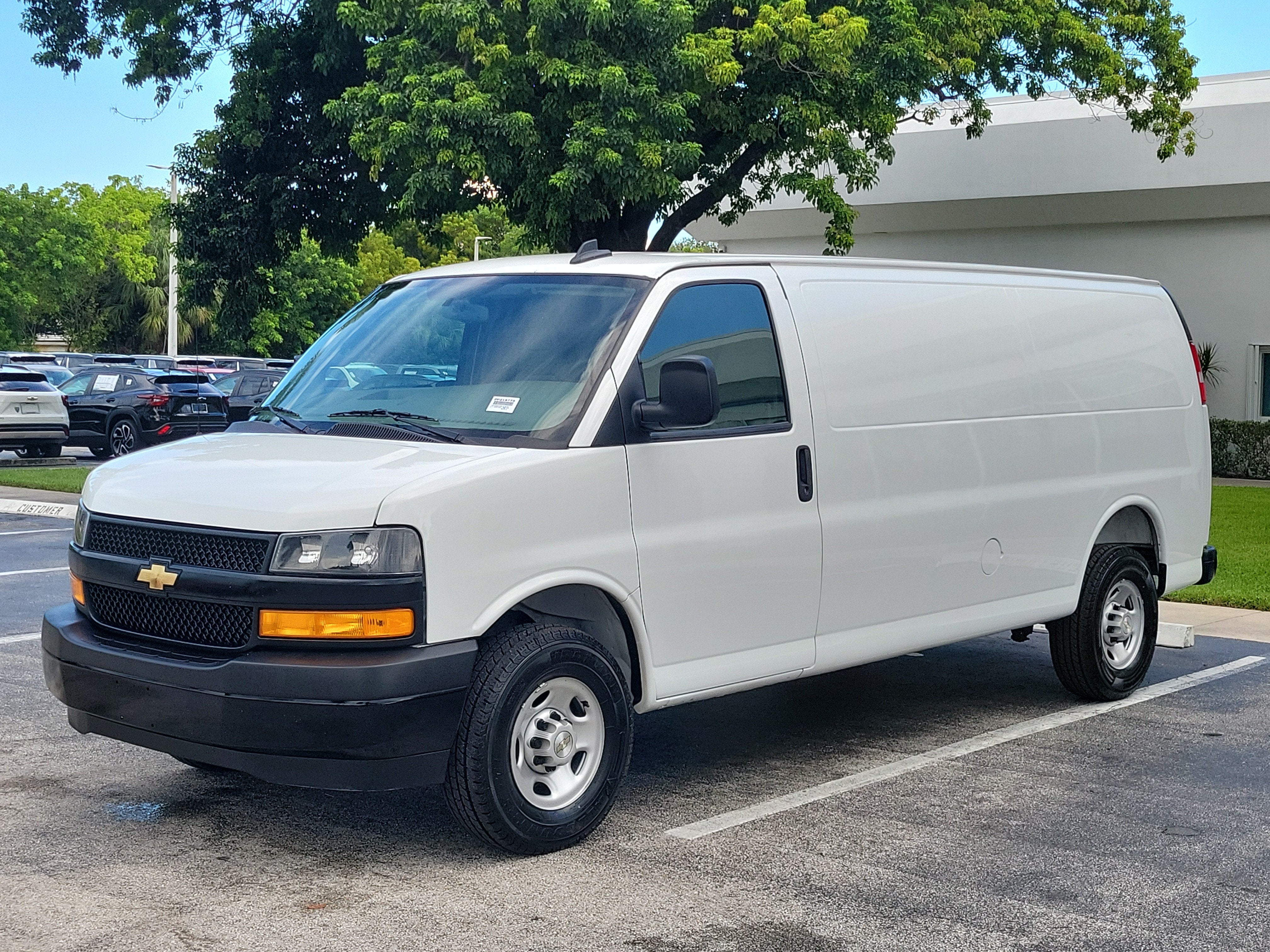 2025 Chevrolet Express Cargo WT