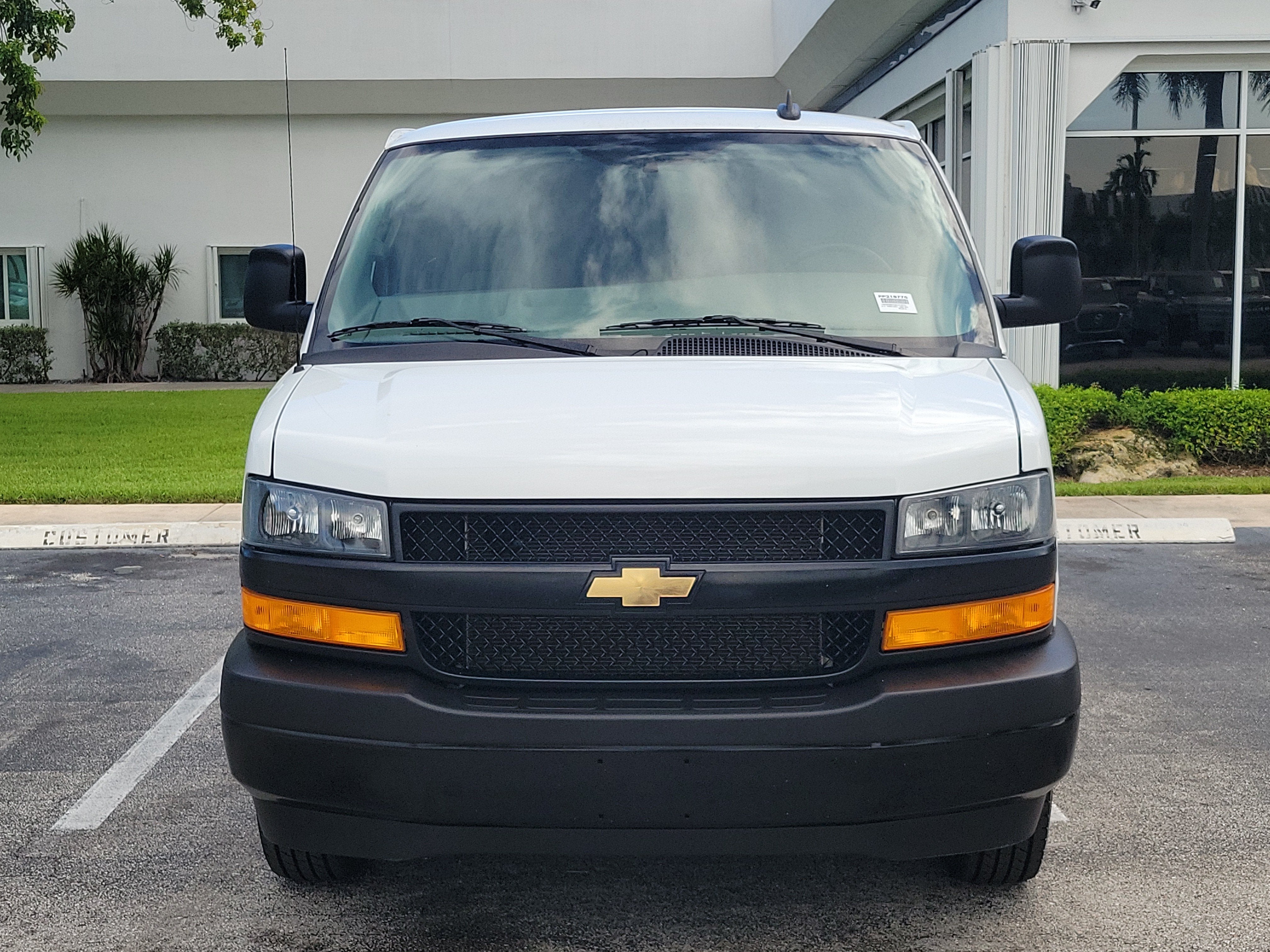 2025 Chevrolet Express Cargo WT