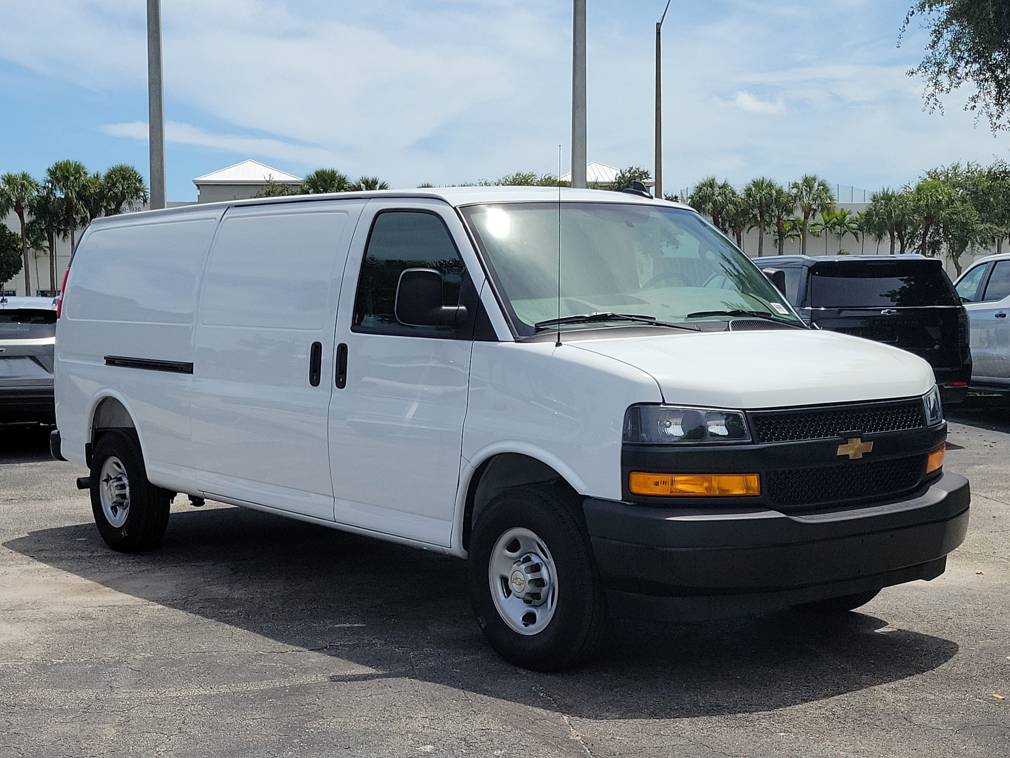 2025 Chevrolet Express Cargo WT