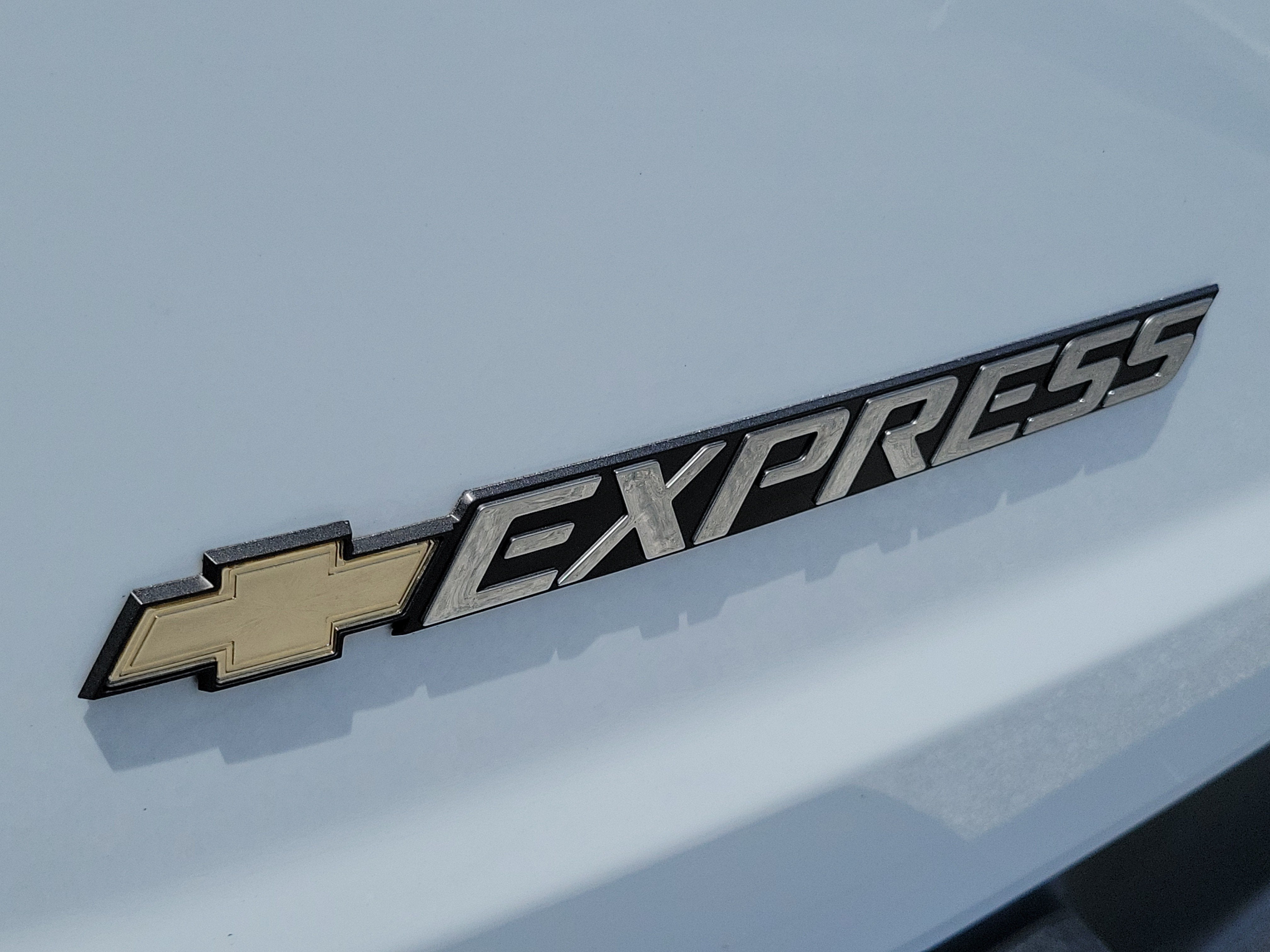 2025 Chevrolet Express Cargo WT