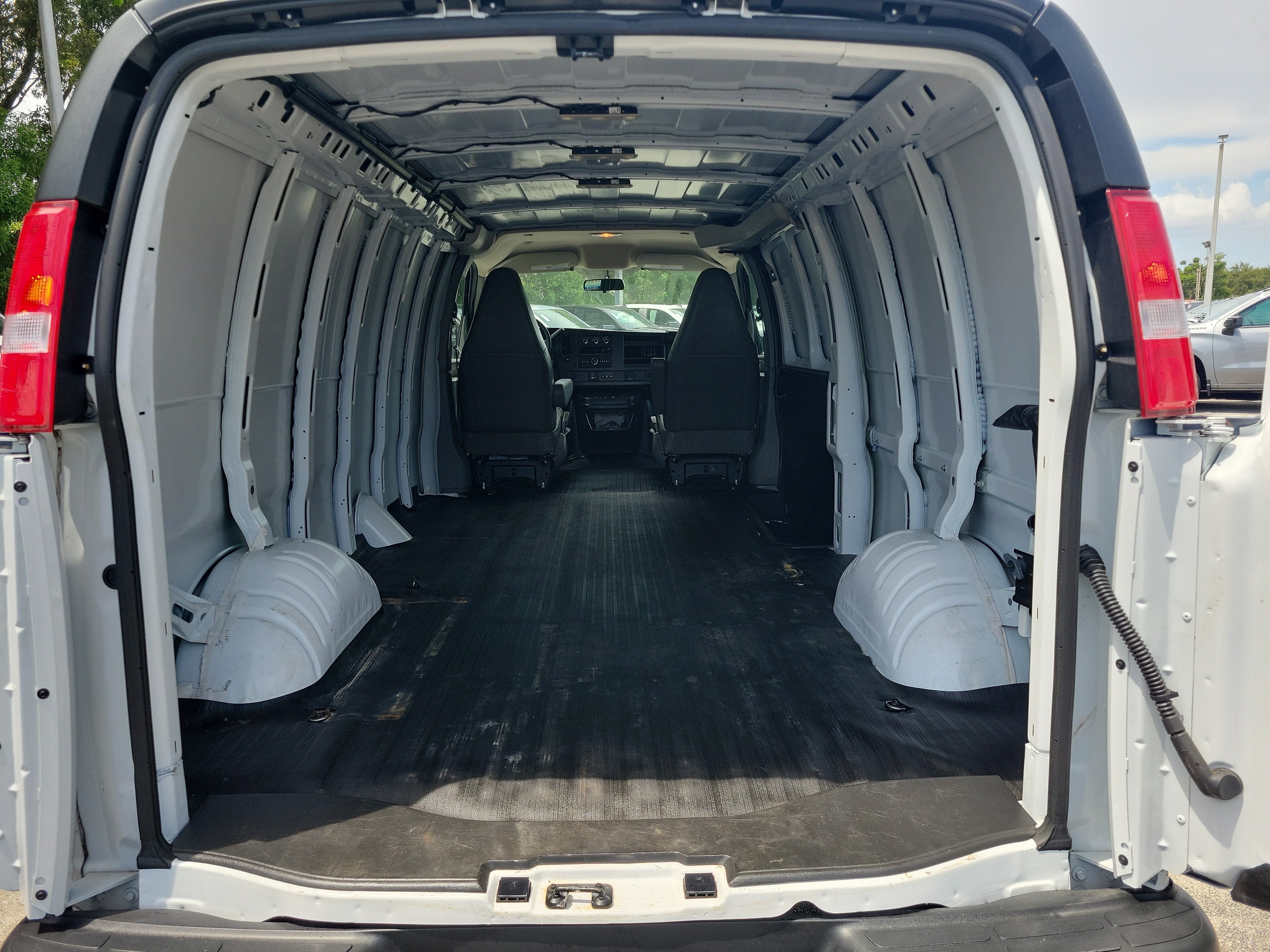 2025 Chevrolet Express Cargo WT