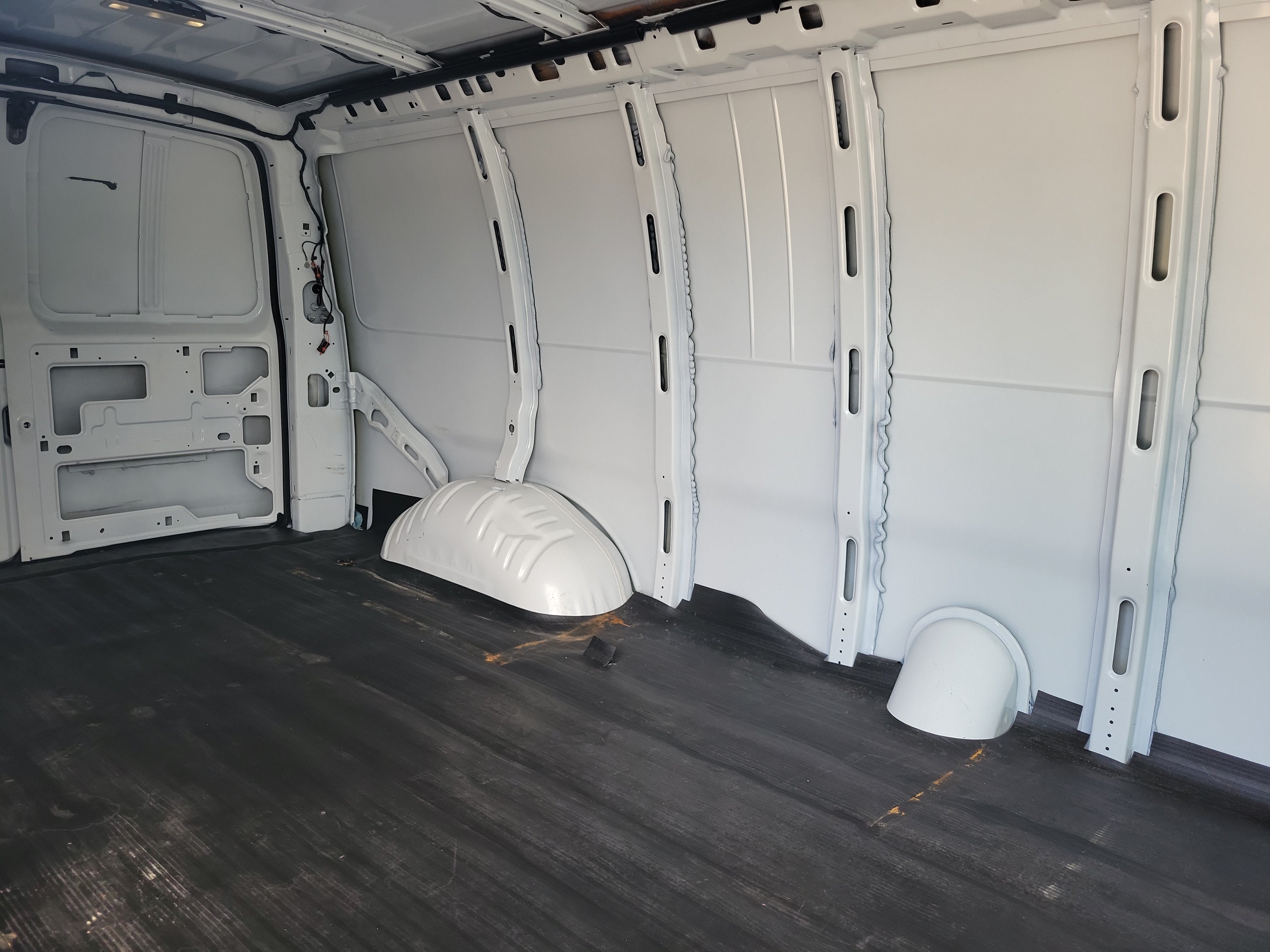 2025 Chevrolet Express Cargo WT