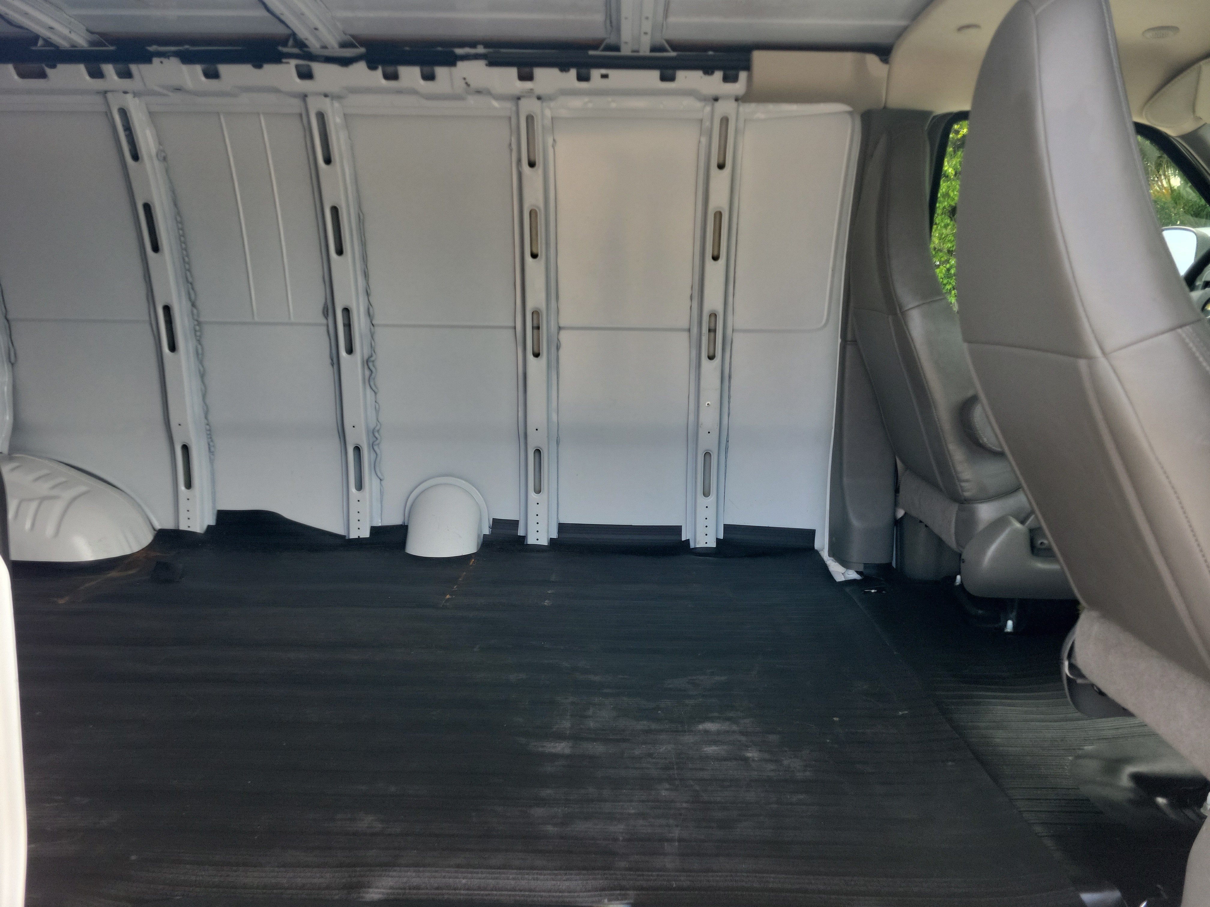 2025 Chevrolet Express Cargo WT