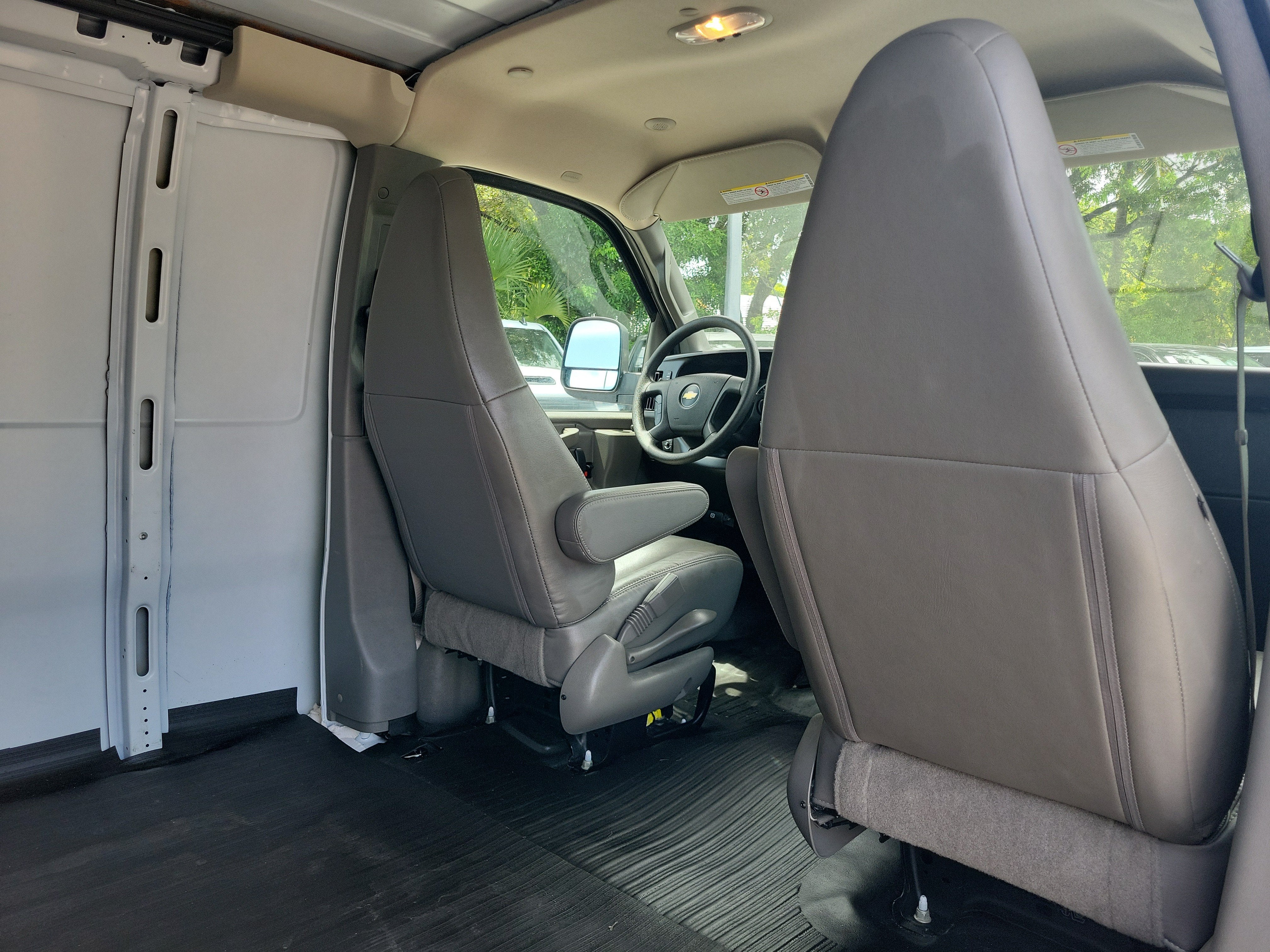 2025 Chevrolet Express Cargo WT